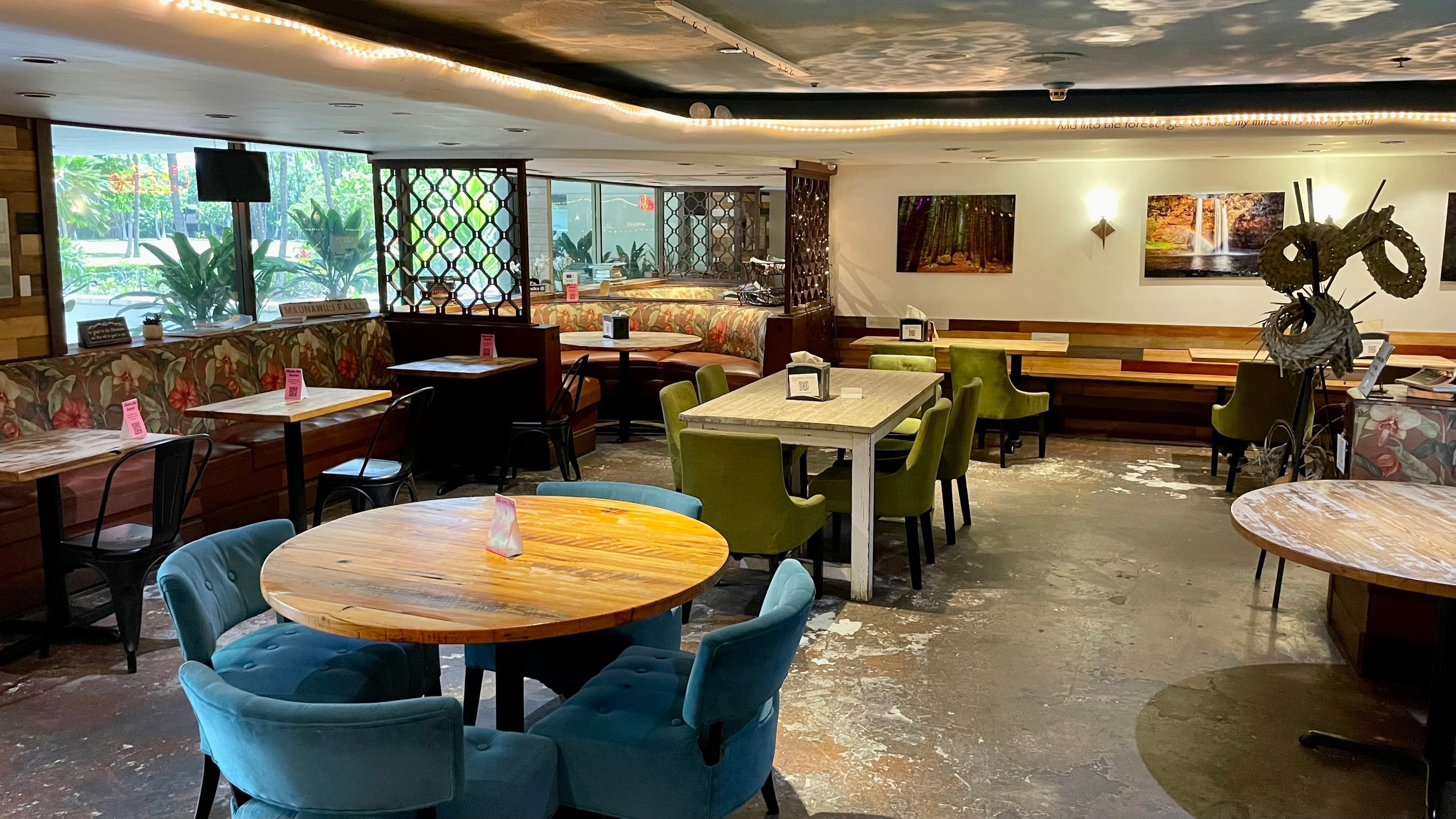 Hiking Hawaii Cafe dining area
